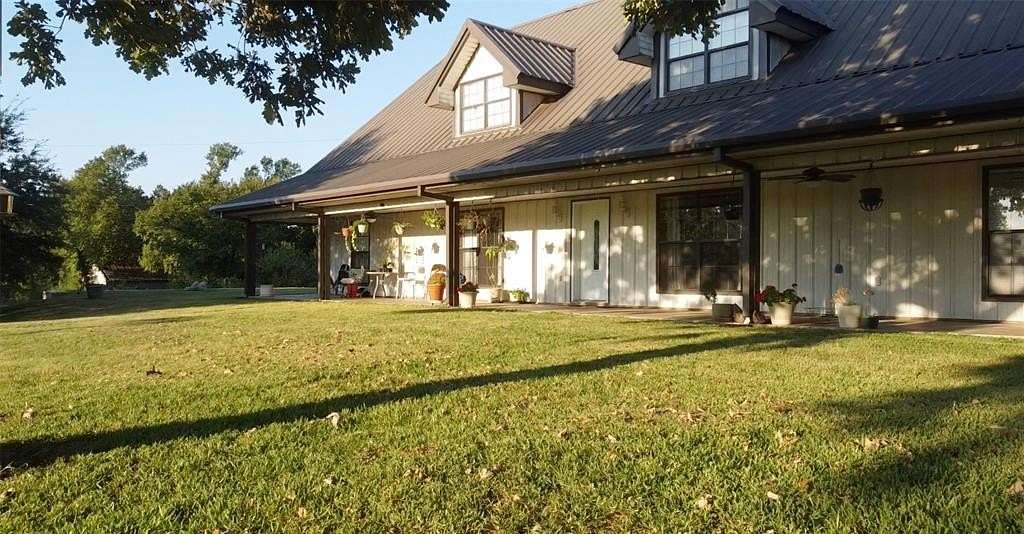 4.19 Acres of Residential Land with Home for Sale in Tehuacana, Texas