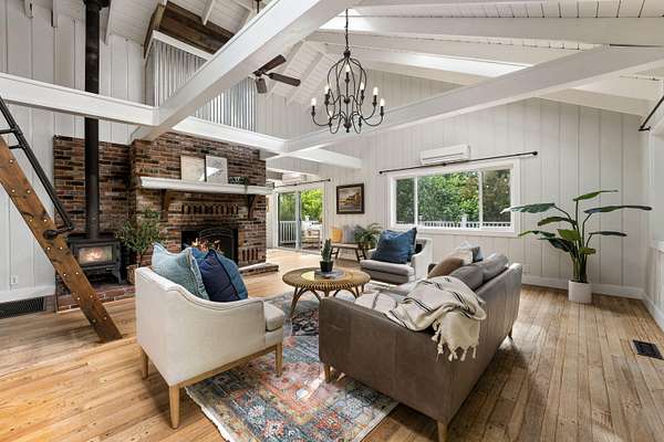 3 Acres of Land with Home for Sale in Grants Pass, Oregon