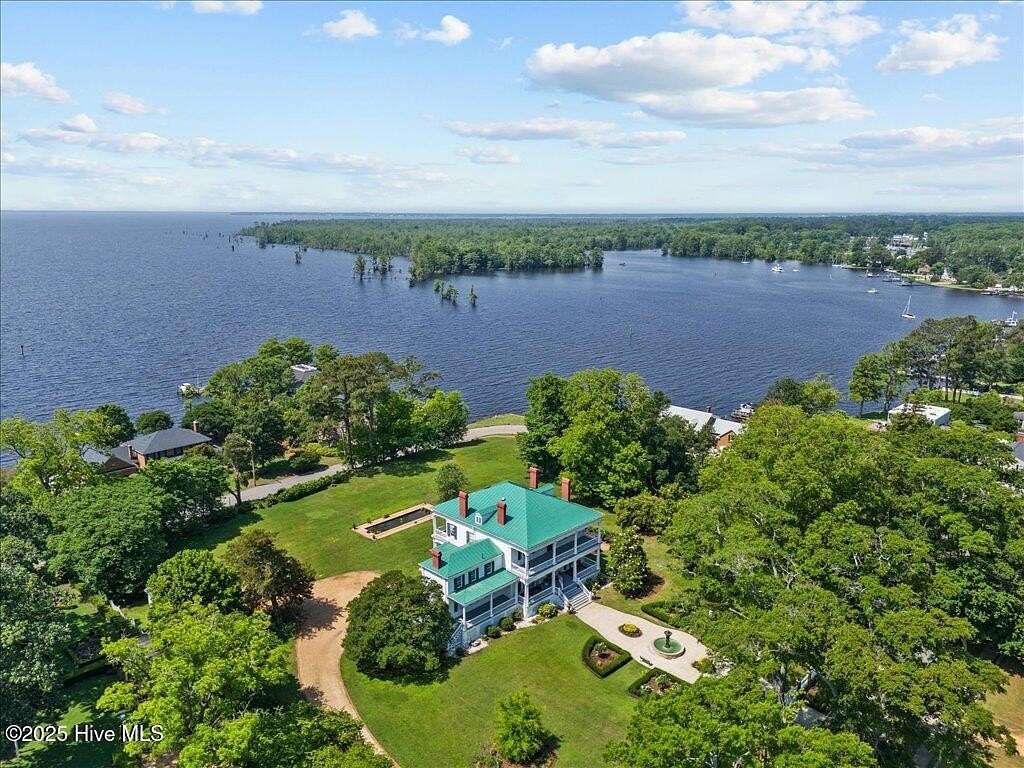 2.53 Acres of Residential Land with Home for Sale in Edenton, North Carolina