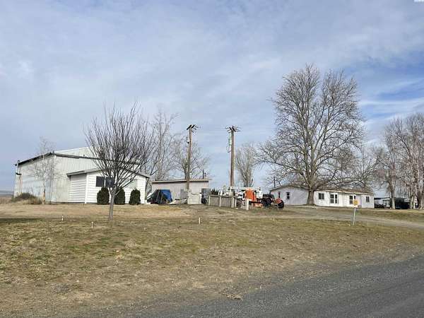 10.6 Acres of Land with Home for Sale in Plymouth, Washington