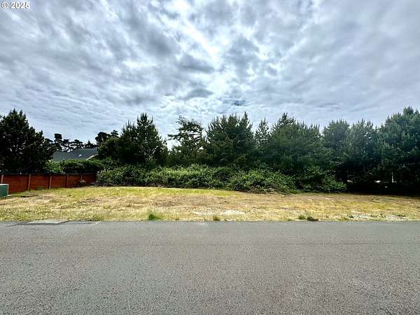 0.33 Acres of Residential Land for Sale in Florence, Oregon