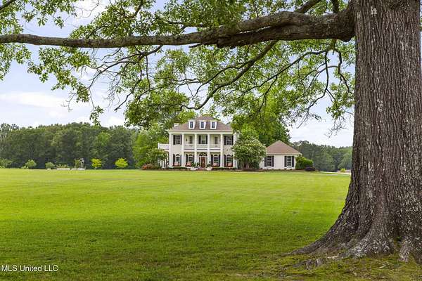 9 Acres of Residential Land with Home for Sale in Brandon, Mississippi
