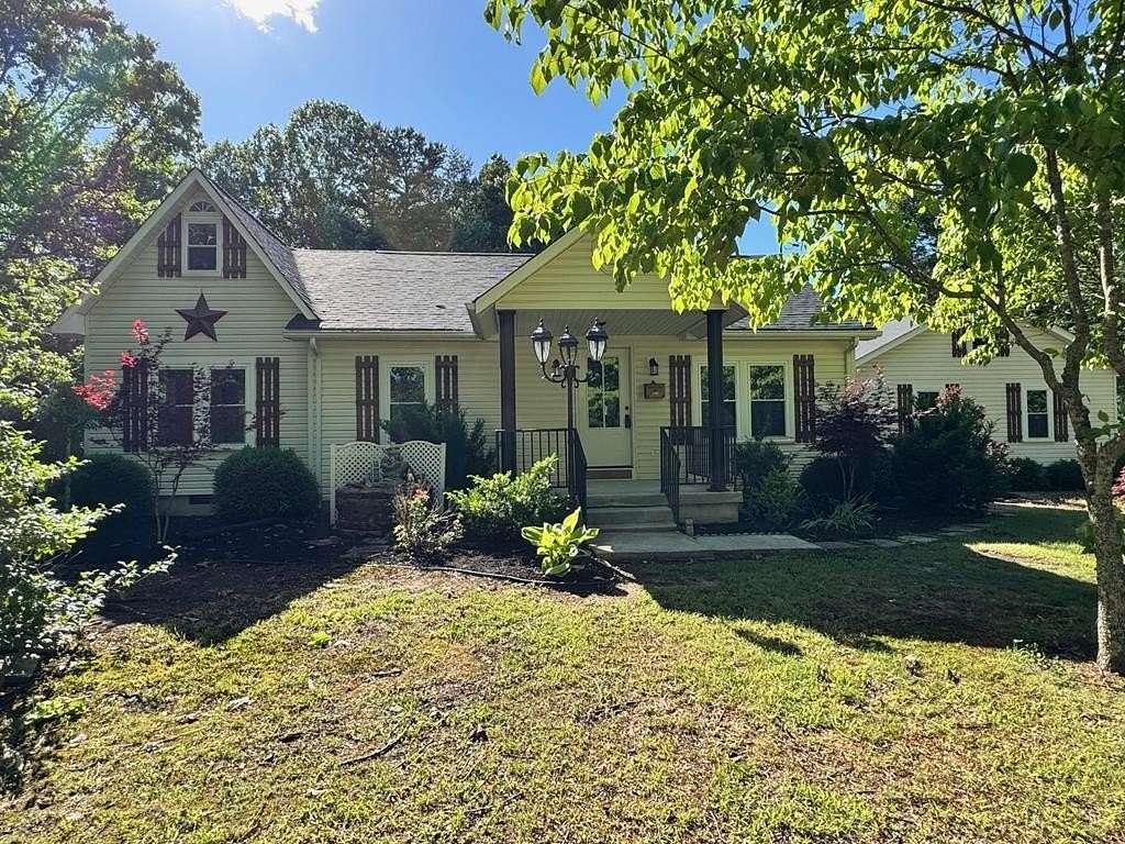 3.34 Acres of Residential Land with Home for Sale in Jamestown, Tennessee