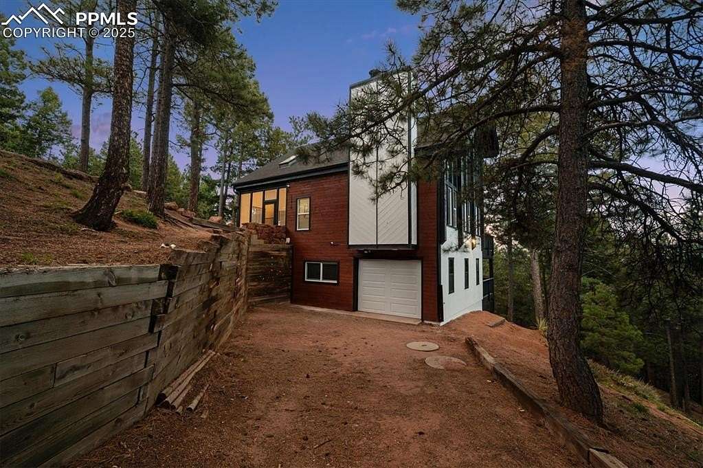 2.67 Acres of Residential Land with Home for Sale in Larkspur, Colorado