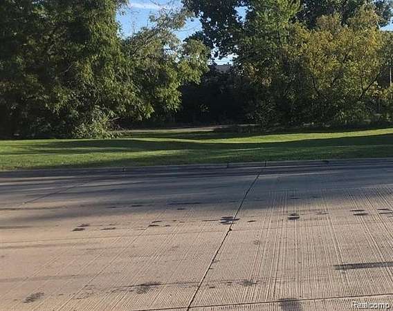 0.66 Acres of Commercial Land for Sale in Pontiac, Michigan