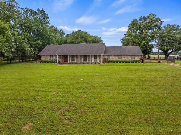 1.89 Acres of Residential Land with Home for Sale in Pittsburg, Texas