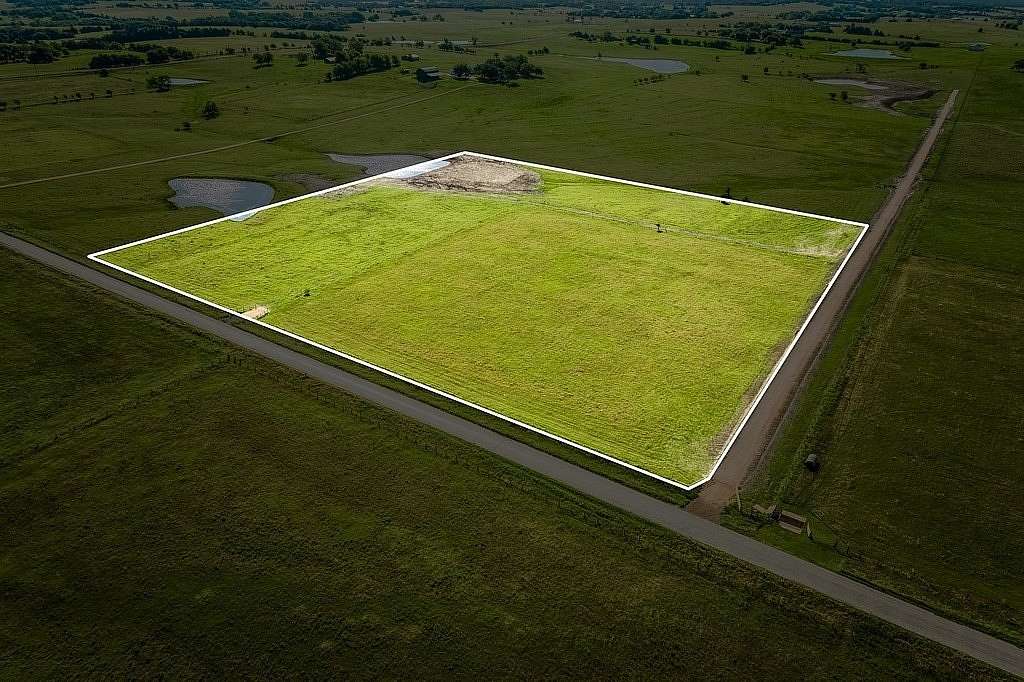 12.5 Acres of Land for Sale in Burton, Texas