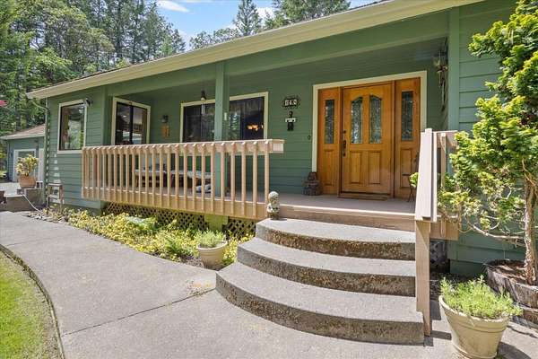 2.5 Acres of Residential Land with Home for Sale in Grants Pass, Oregon