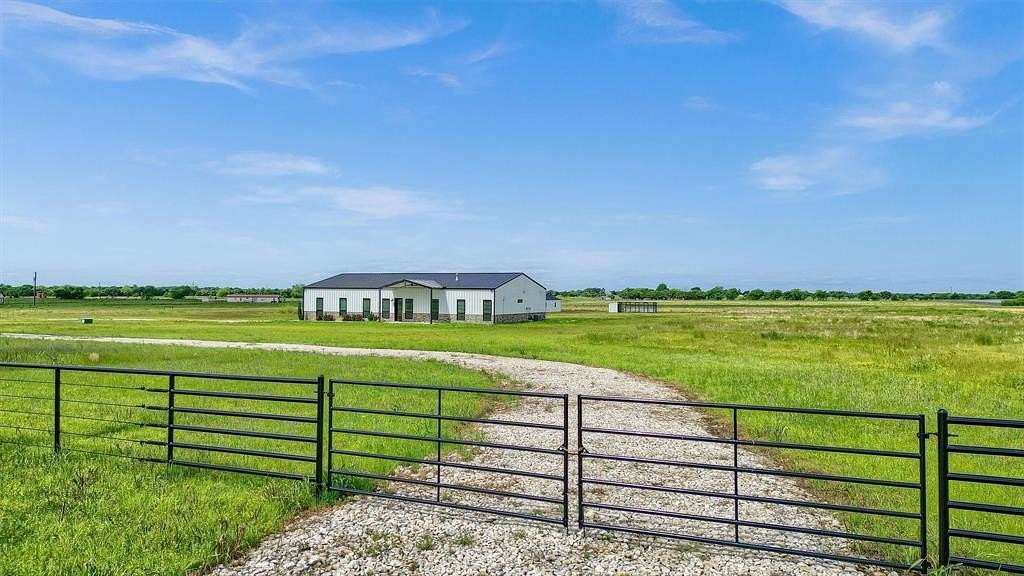 22 Acres of Agricultural Land with Home for Sale in Whitesboro, Texas
