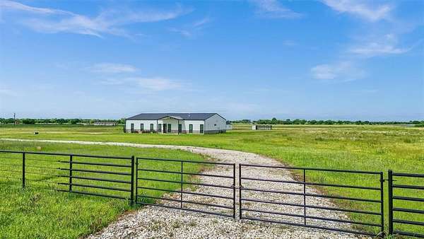 22 Acres of Agricultural Land with Home for Sale in Whitesboro, Texas