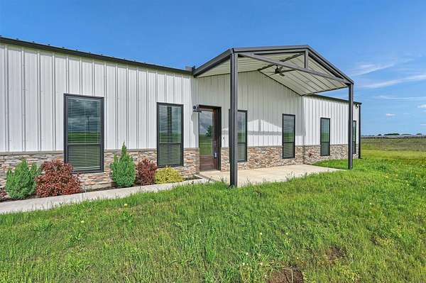 11 Acres of Land with Home for Sale in Whitesboro, Texas