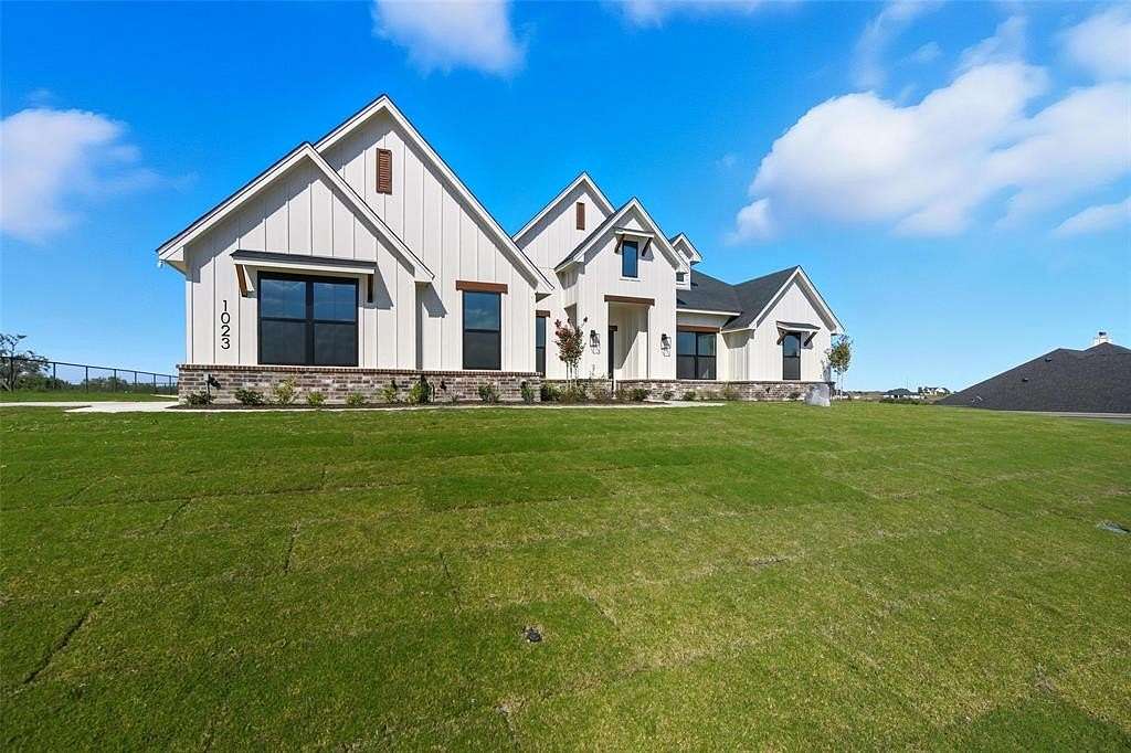 2 Acres of Residential Land with Home for Sale in Weatherford, Texas