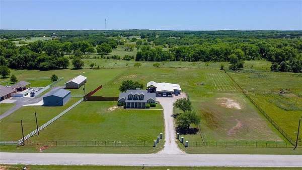 3.17 Acres of Residential Land with Home for Sale in Paradise, Texas