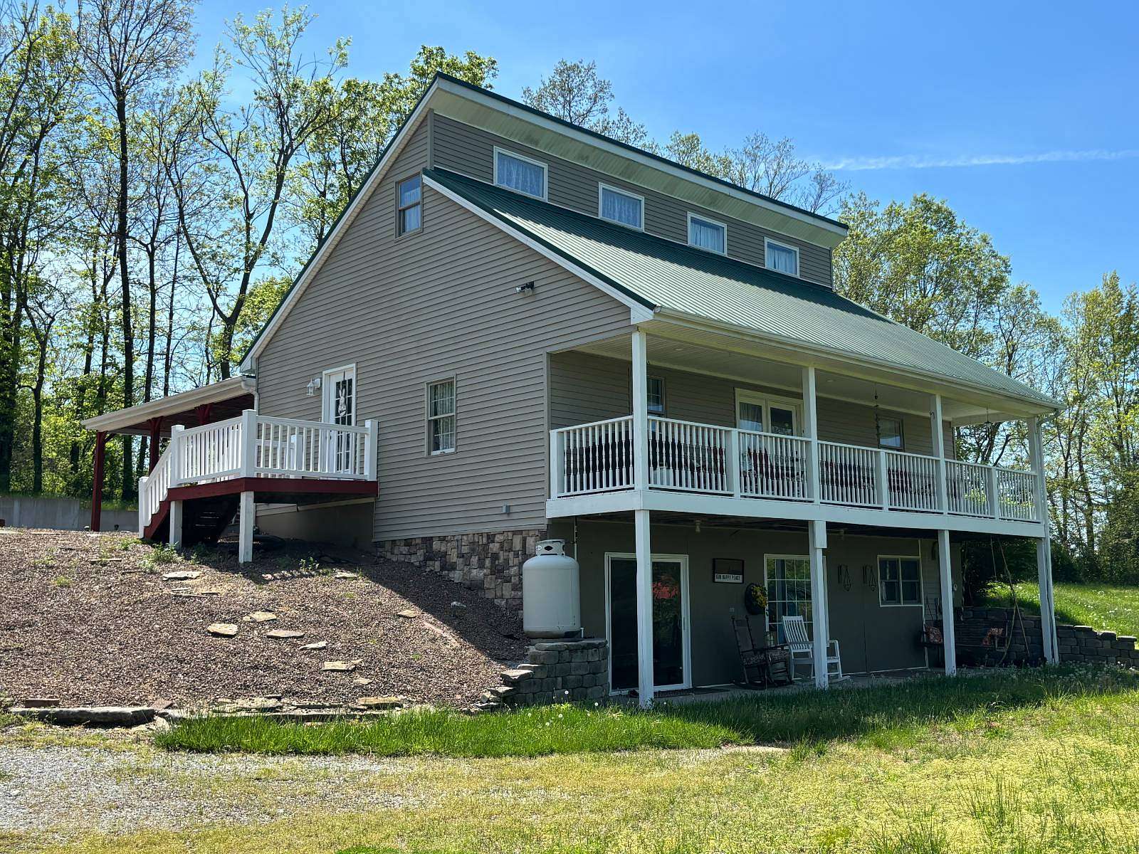 4.5 Acres of Land with Home for Sale in Springfield, Kentucky