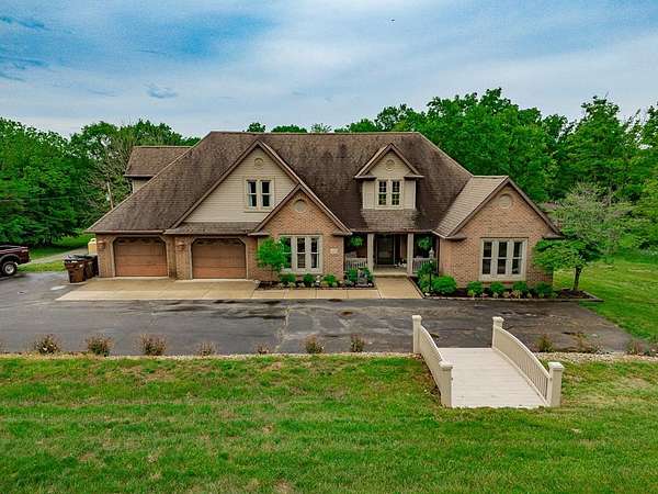 5.46 Acres of Residential Land with Home for Sale in Chillicothe, Ohio