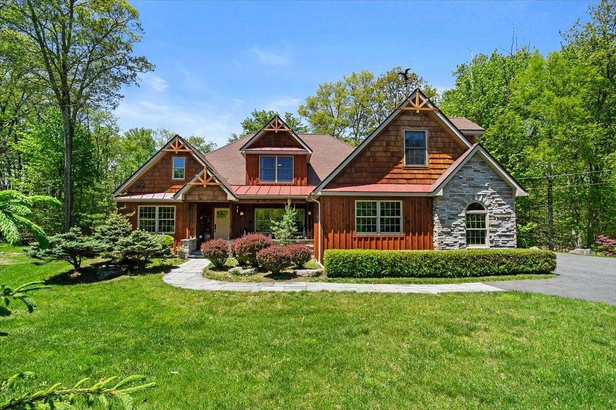 11.1 Acres of Recreational Land with Home for Sale in Canadensis, Pennsylvania