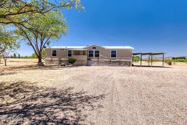 1.47 Acres of Residential Land with Home for Sale in Willcox, Arizona