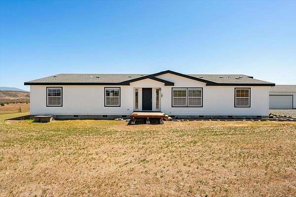 40 Acres of Agricultural Land with Home for Sale in Yreka, California