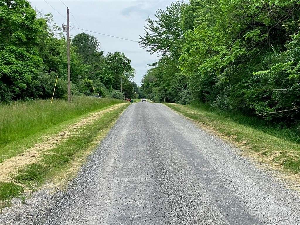 1.32 Acres of Residential Land for Sale in Carlyle, Illinois