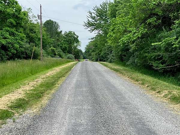 1.32 Acres of Residential Land for Sale in Carlyle, Illinois