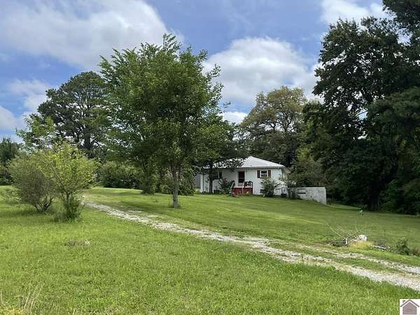 1.84 Acres of Residential Land with Home for Sale in Mayfield, Kentucky