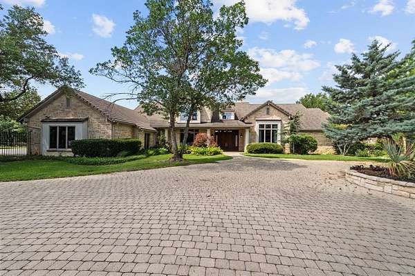 2.17 Acres of Residential Land with Home for Sale in Arlington, Texas