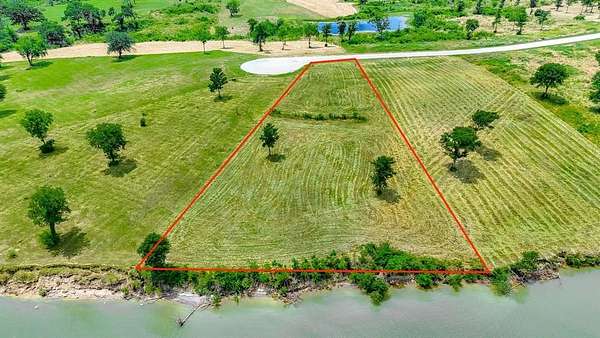 1.26 Acres of Residential Land for Sale in Corsicana, Texas