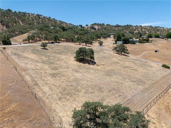 2 Acres of Residential Land for Sale in Paso Robles, California