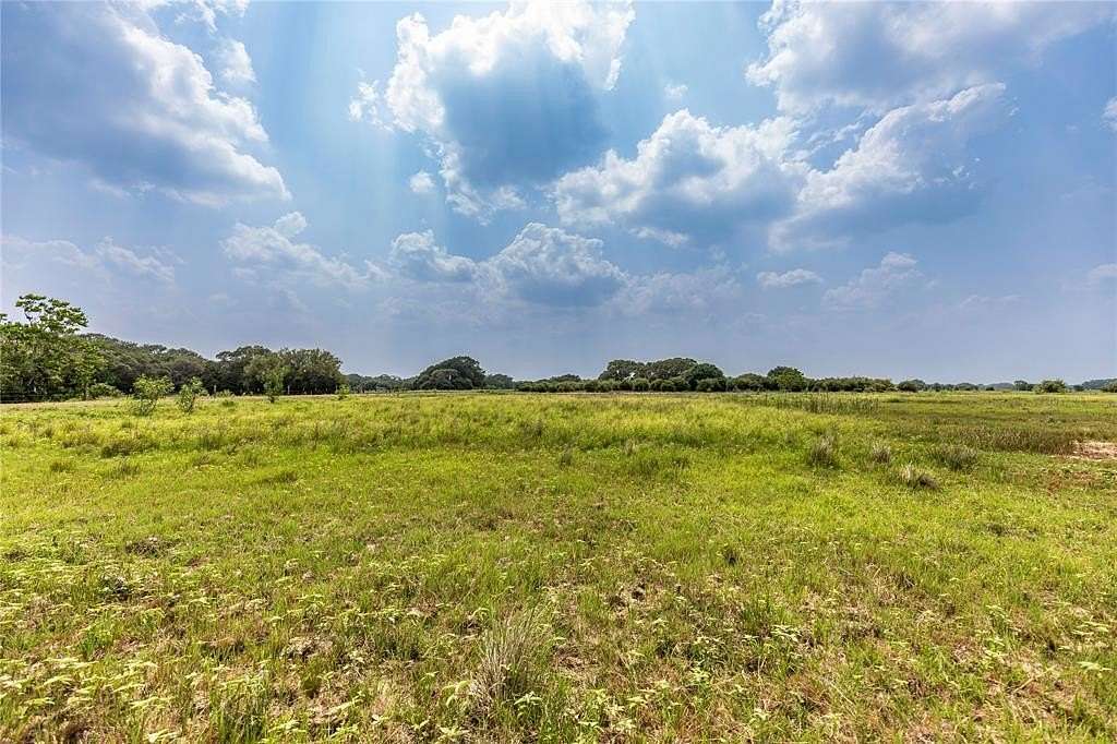 50 Acres of Land for Sale in Columbus, Texas
