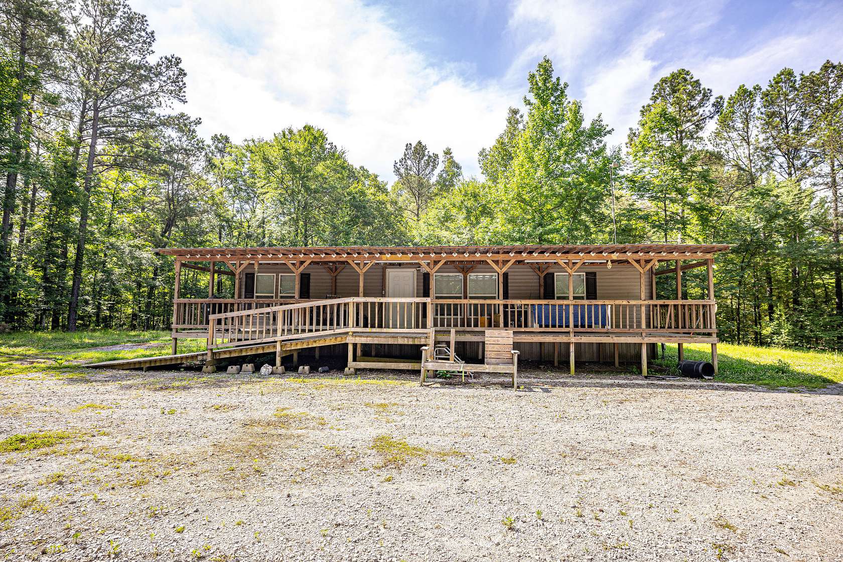 230 Acres of Recreational Land with Home for Sale in Vicksburg, Mississippi