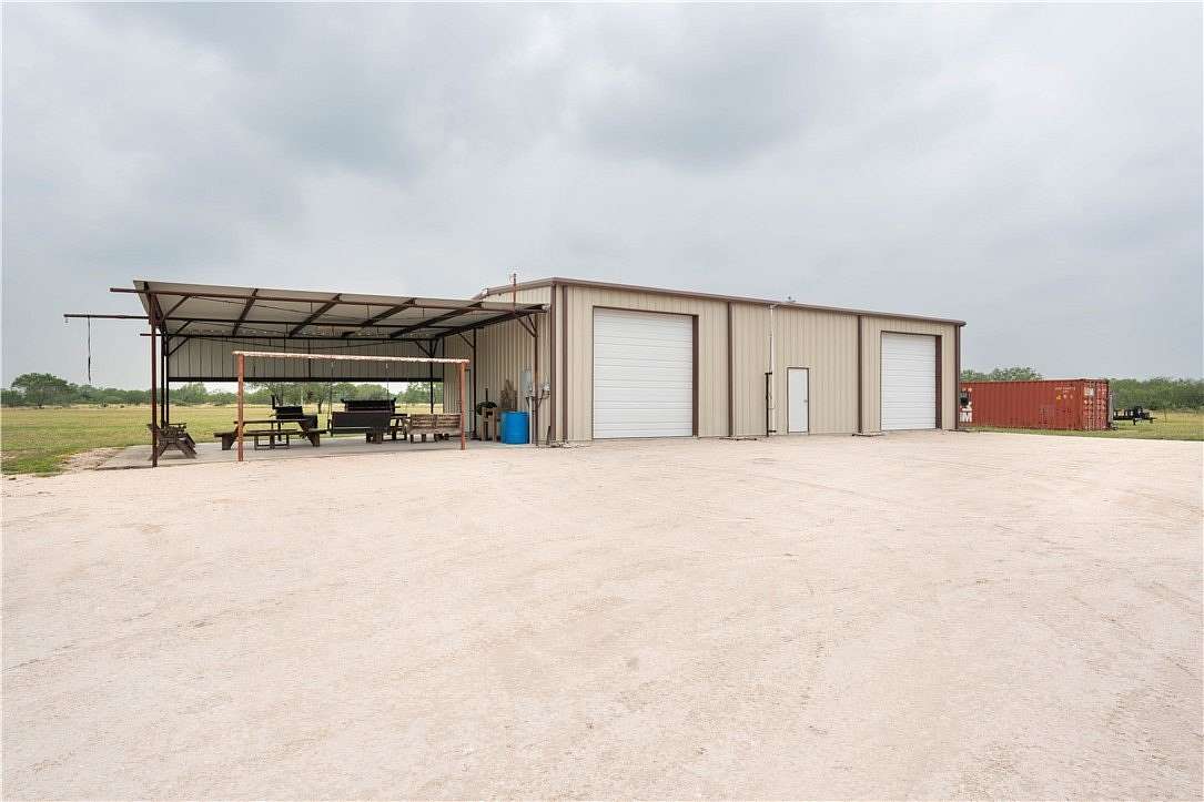 7.45 Acres of Residential Land with Home for Sale in Alice, Texas