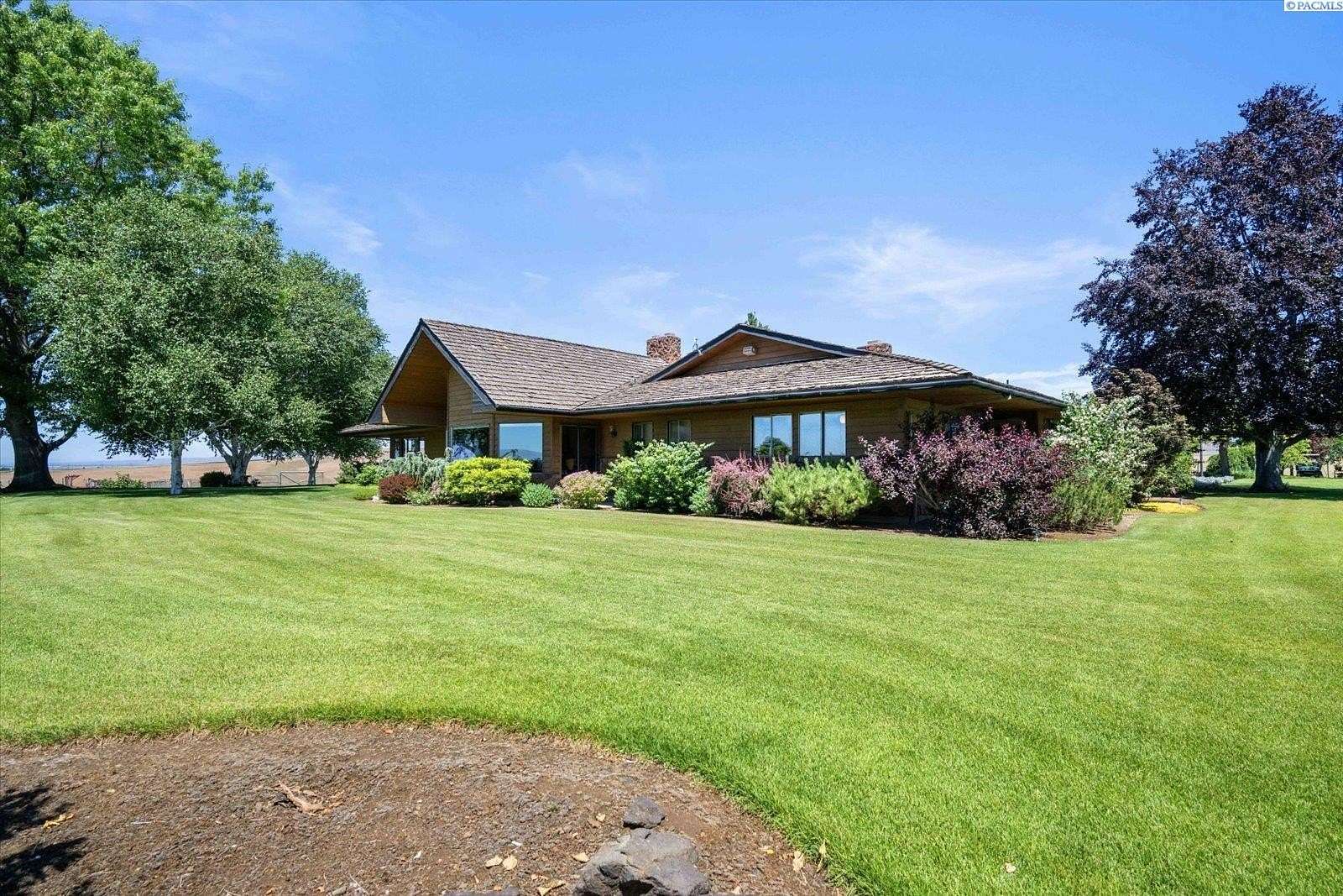 15.4 Acres of Land with Home for Sale in Grandview, Washington