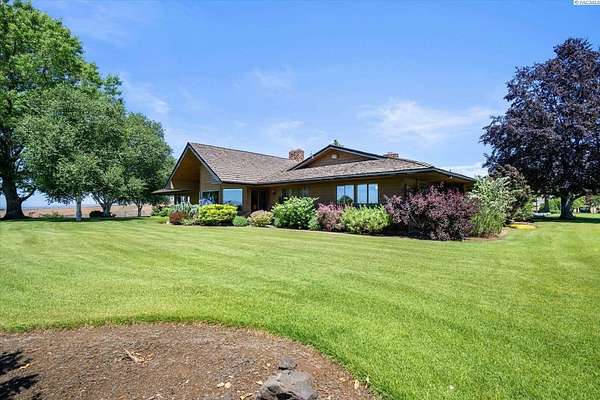 15.4 Acres of Land with Home for Sale in Grandview, Washington