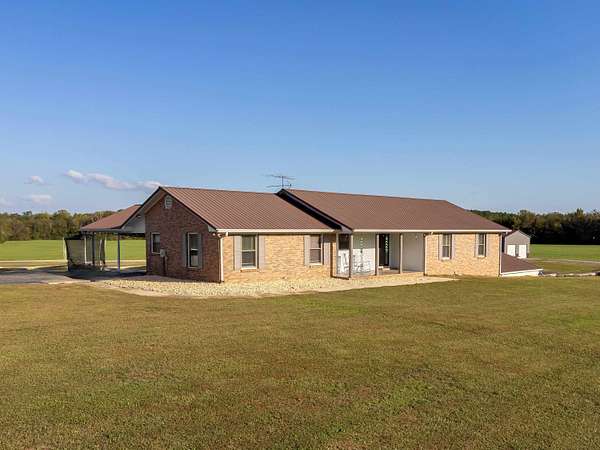 53.6 Acres of Agricultural Land with Home for Sale in Moulton, Alabama