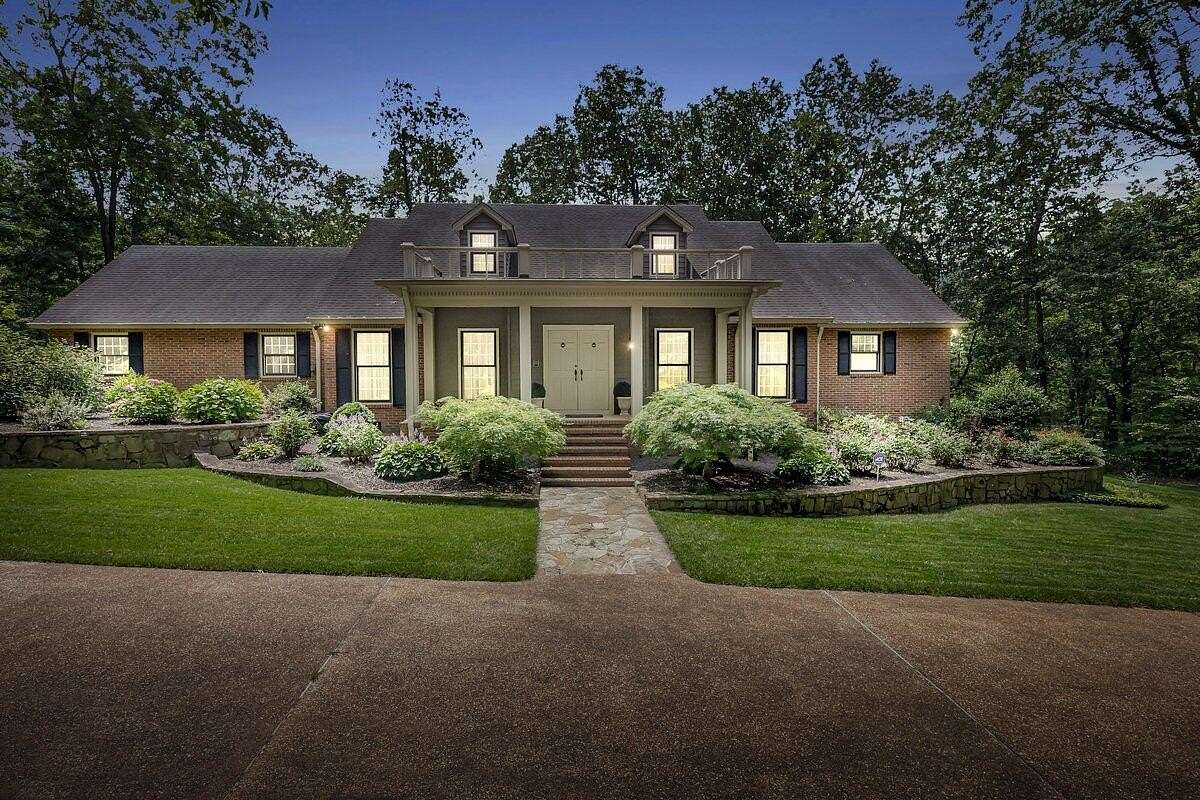 4 Acres of Residential Land with Home for Sale in Chattanooga, Tennessee