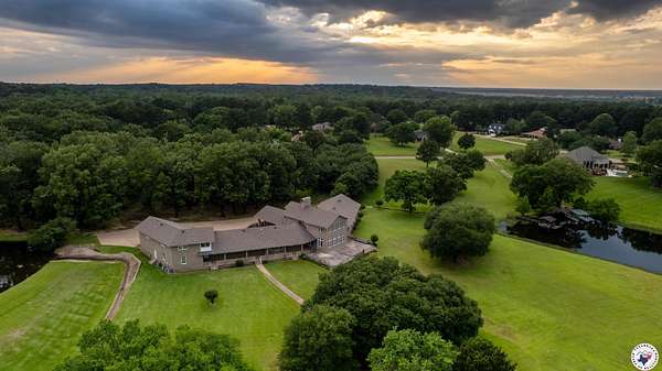 7 Acres of Residential Land with Home for Sale in Texarkana, Texas