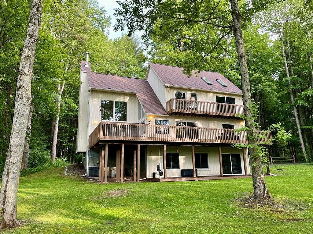 13.9 Acres of Recreational Land with Home for Sale in Port Byron, New York
