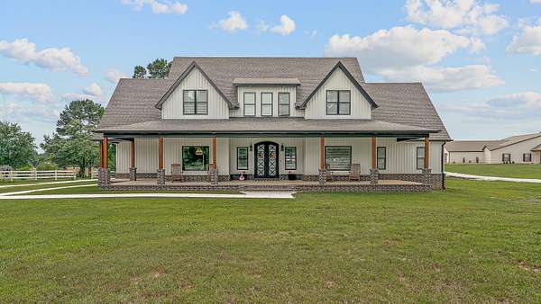 1.75 Acres of Residential Land with Home for Sale in Brookland, Arkansas