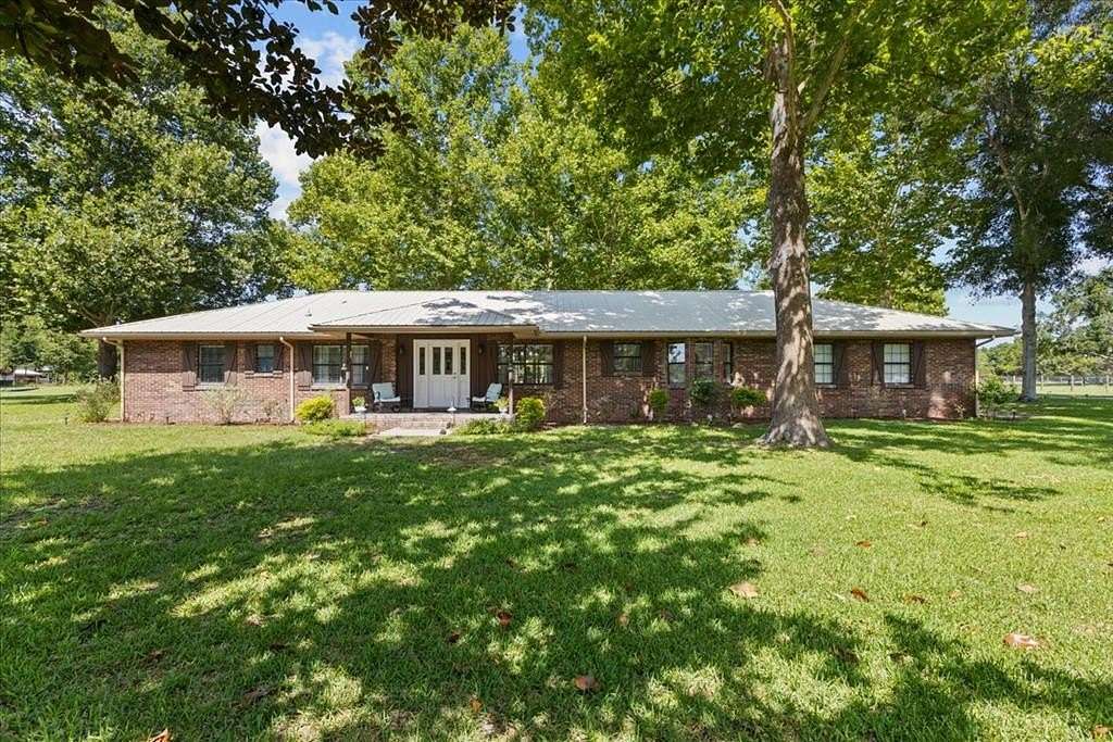 5 Acres of Residential Land with Home for Sale in Trenton, Florida