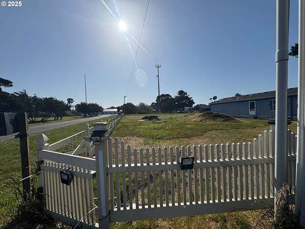 0.39 Acres of Commercial Land for Sale in Bandon, Oregon