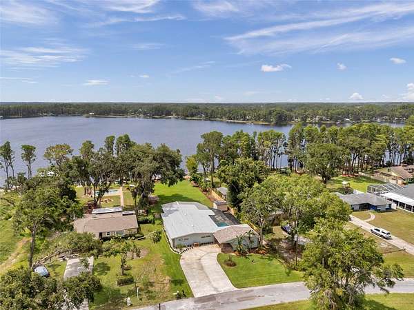 1.86 Acres of Residential Land with Home for Sale in Land O' Lakes, Florida