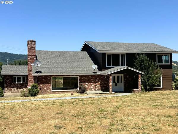 16.6 Acres of Land with Home for Sale in Canyonville, Oregon