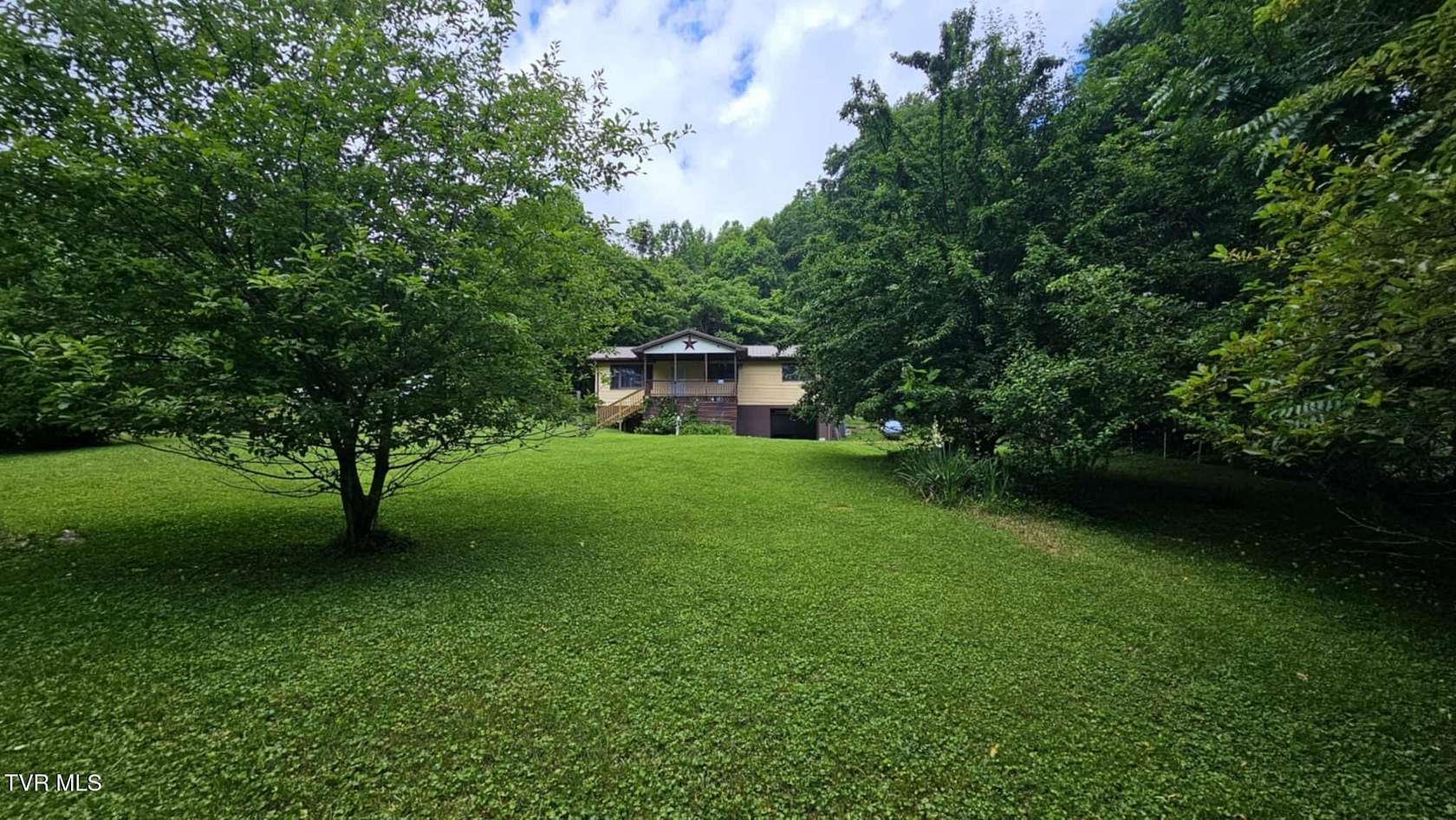 7.67 Acres of Residential Land with Home for Sale in Duffield, Virginia