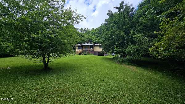 7.67 Acres of Residential Land with Home for Sale in Duffield, Virginia