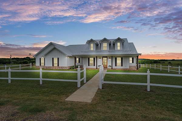 10.5 Acres of Land with Home for Sale in Moody, Texas