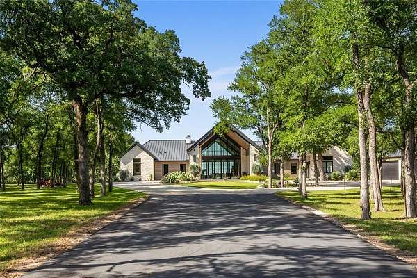 387 Acres of Land with Home for Sale in Bartlett, Texas