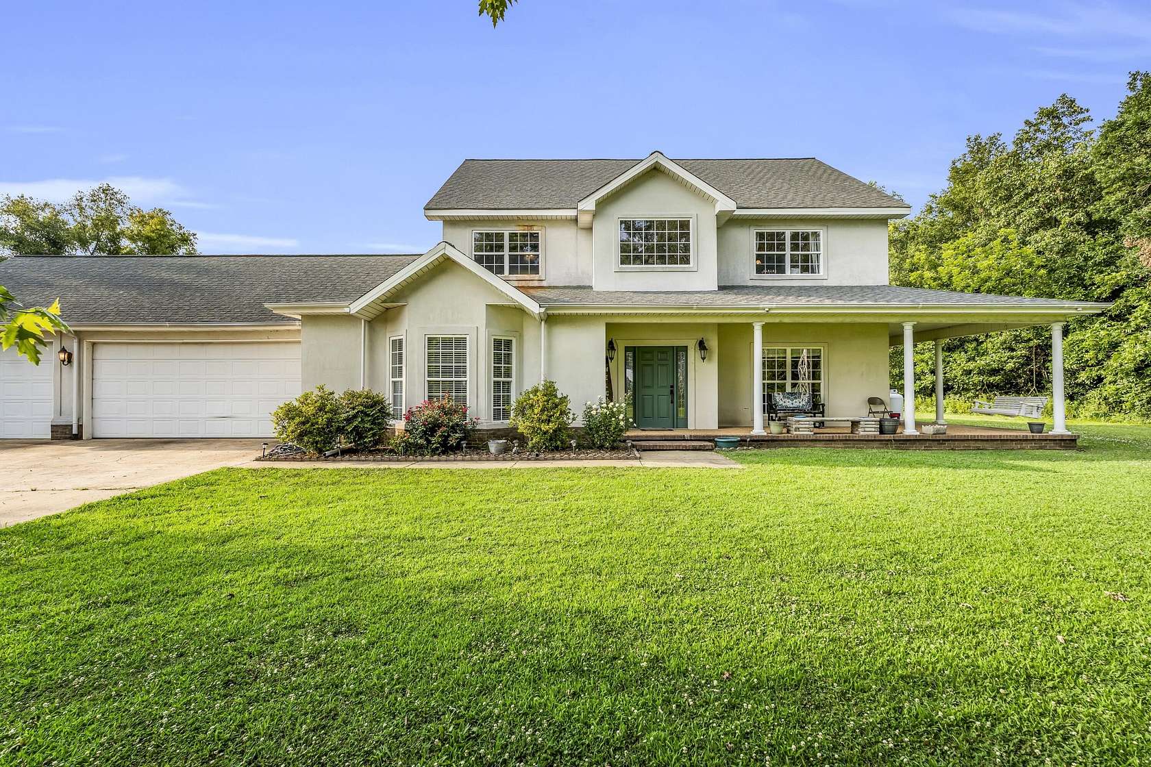 5 Acres of Residential Land with Home for Sale in Aberdeen, Mississippi