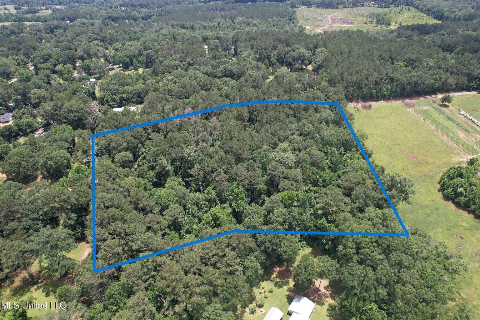 9 Acres of Land for Sale in Summit, Mississippi