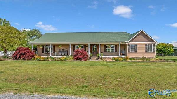 10 Acres of Recreational Land with Home for Sale in Crossville, Alabama