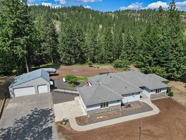 5 Acres of Residential Land with Home for Sale in Newman Lake, Washington